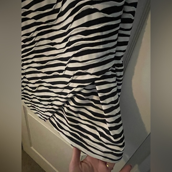 Chico’s Textured Black and White Striped Mid Length Dress Women’s medium - Picture 4 of 16